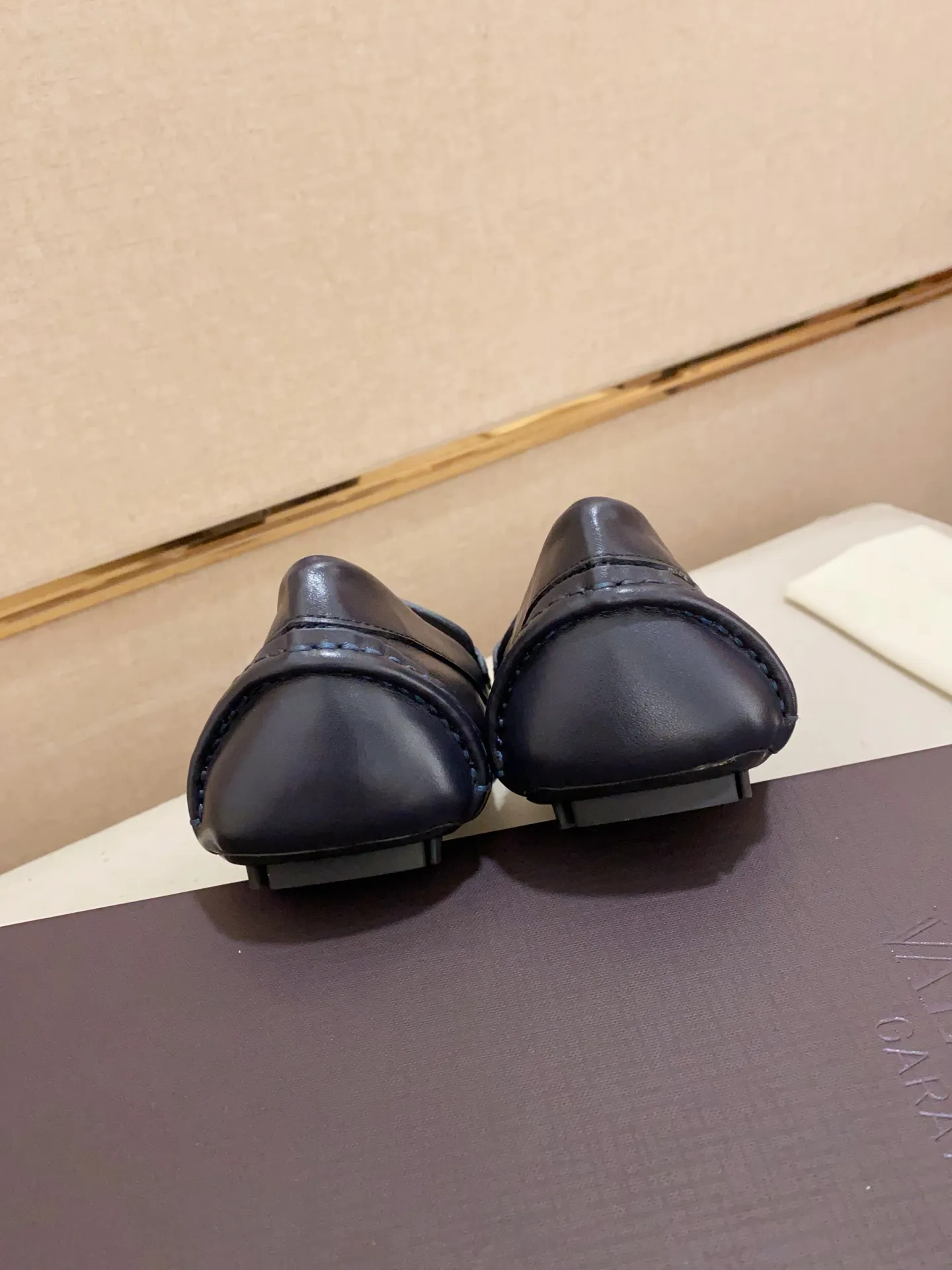 Men's shoes💰: 680💰VALENTINO, made of imported cowhide with imported water-dyed cowhide lining, iconic hardware and iconic wear-resistant outsole. 38-44. 45 VALENTINO packaging can be customized to enjoy the brand’s iconic product packaging